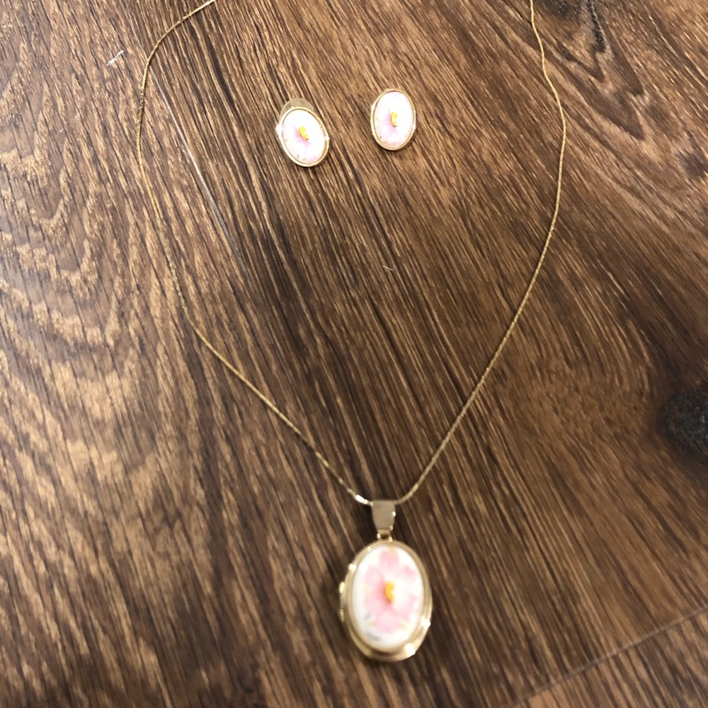 Vintage Hand-Painted Earring and Necklace Set!